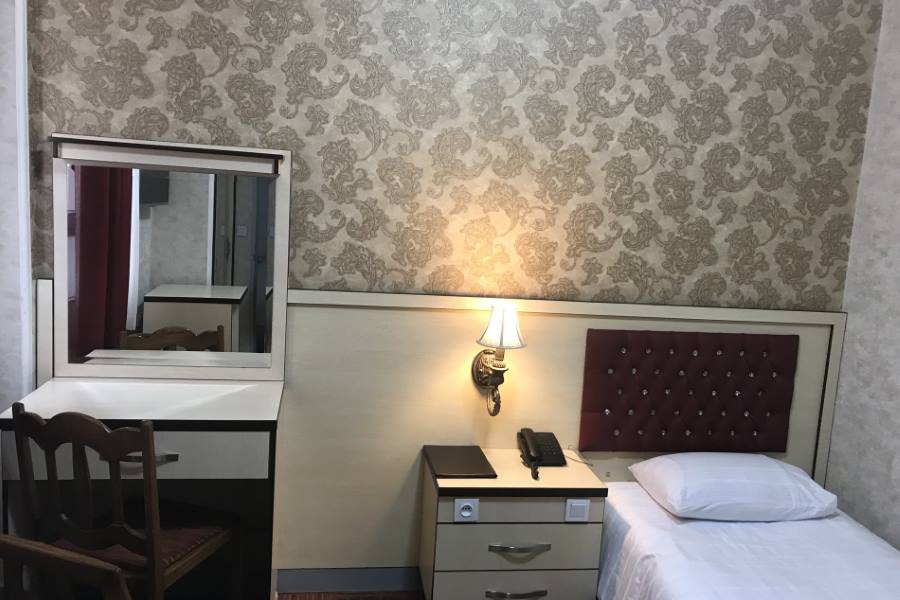 Avrin Hotel single room