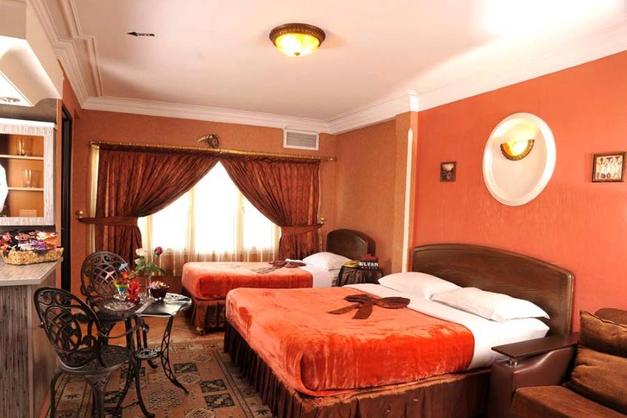 Elyan Hotel Triple room